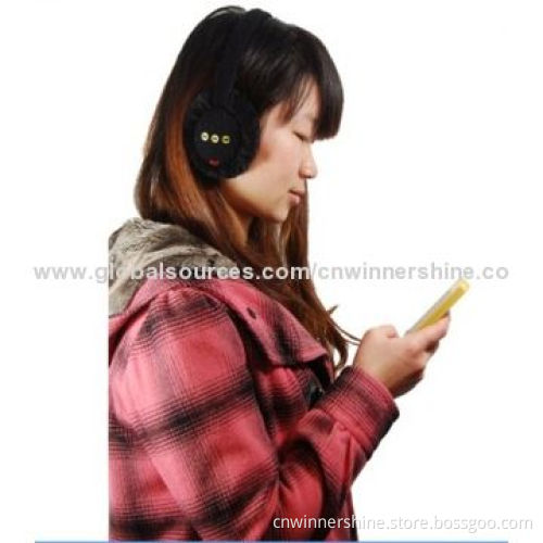 Snowflake Jacquard Bluetooth Earmuff with 3.5mm Jack, Made of 100% Acrylic